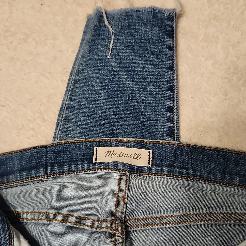 Madewell 9" High Rise Skinny Jeans 26T Distressed Hem - Picture 2 of 11
